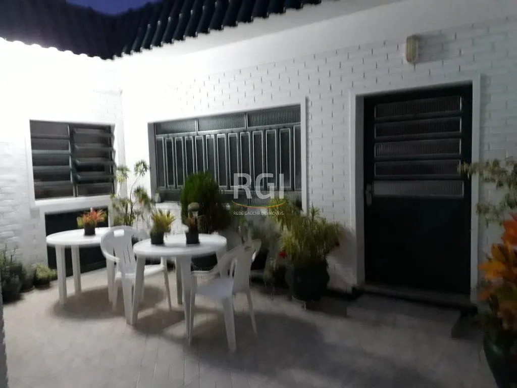 Imagem Casa para Venda - 197m², 3 dormitórios, 4 vagas - Sarandi