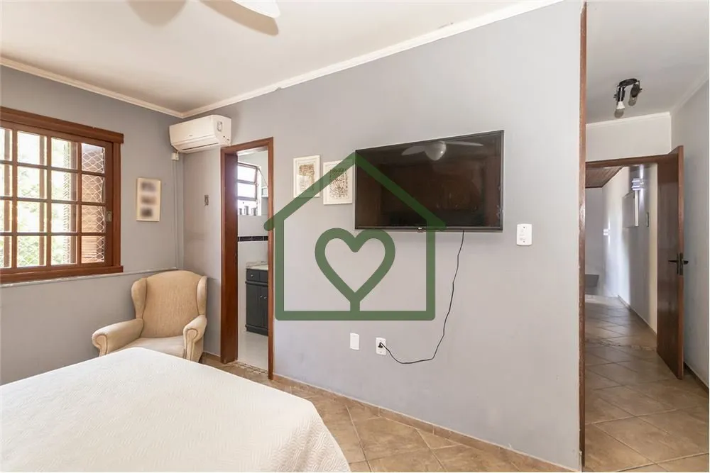 Imagem Casa de rua com 4 DORMITÓRIOS, 2 suítes, 4 vagas e 210m² de área privativa, no bairro Três Figu...