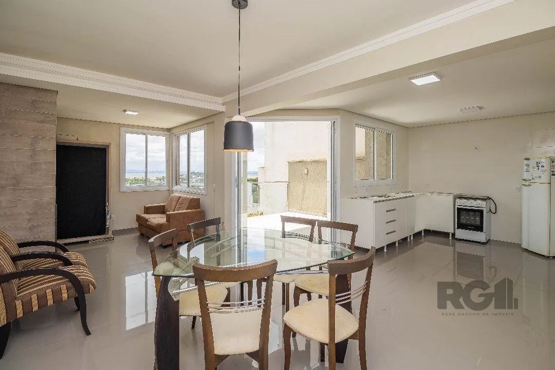 Imagem Sobrado, 185 metros quadrados privativo, com 3 quartos, 1 suíte, Living e cozinha integrados, lareira, churrasqueira, lavabo e 2 vagas de garagem. e 2 vagas de garagem