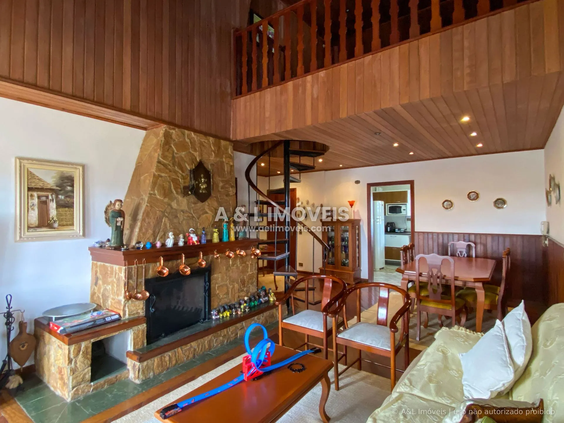Imagem Cobertura à venda na Vila Everest com 229 m² e 2 suítes