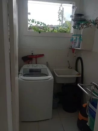 Imagem Casa robusta e bem localizada em Garopaba: ideal para quem ama natureza e conforto.