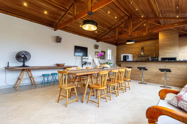 Imagem Casa de cinema no bairro da Aparecida toda modernizada e com área gourmet!