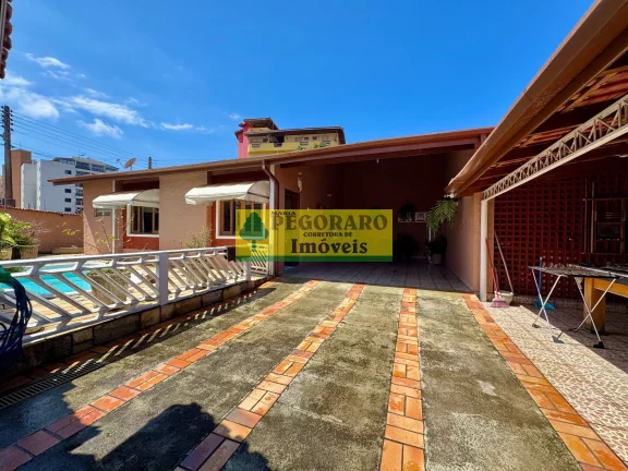 Imagem Casa de luxo à venda em Caraguatatuba-SP, bairro Martim de Sá: 4 quartos, 2 suítes, 2 salas, 3 banheiros, 3 vagas de garagem, 249m².