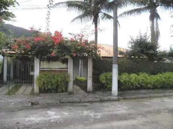 Imagem Casa com 04 dormitórios - Próximo a Prefeitura.