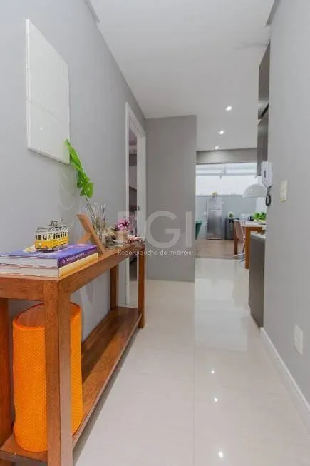 Imagem Apartamento de 3 dormitórios e 1 suíte no bairro Floresta em Porto Alegre