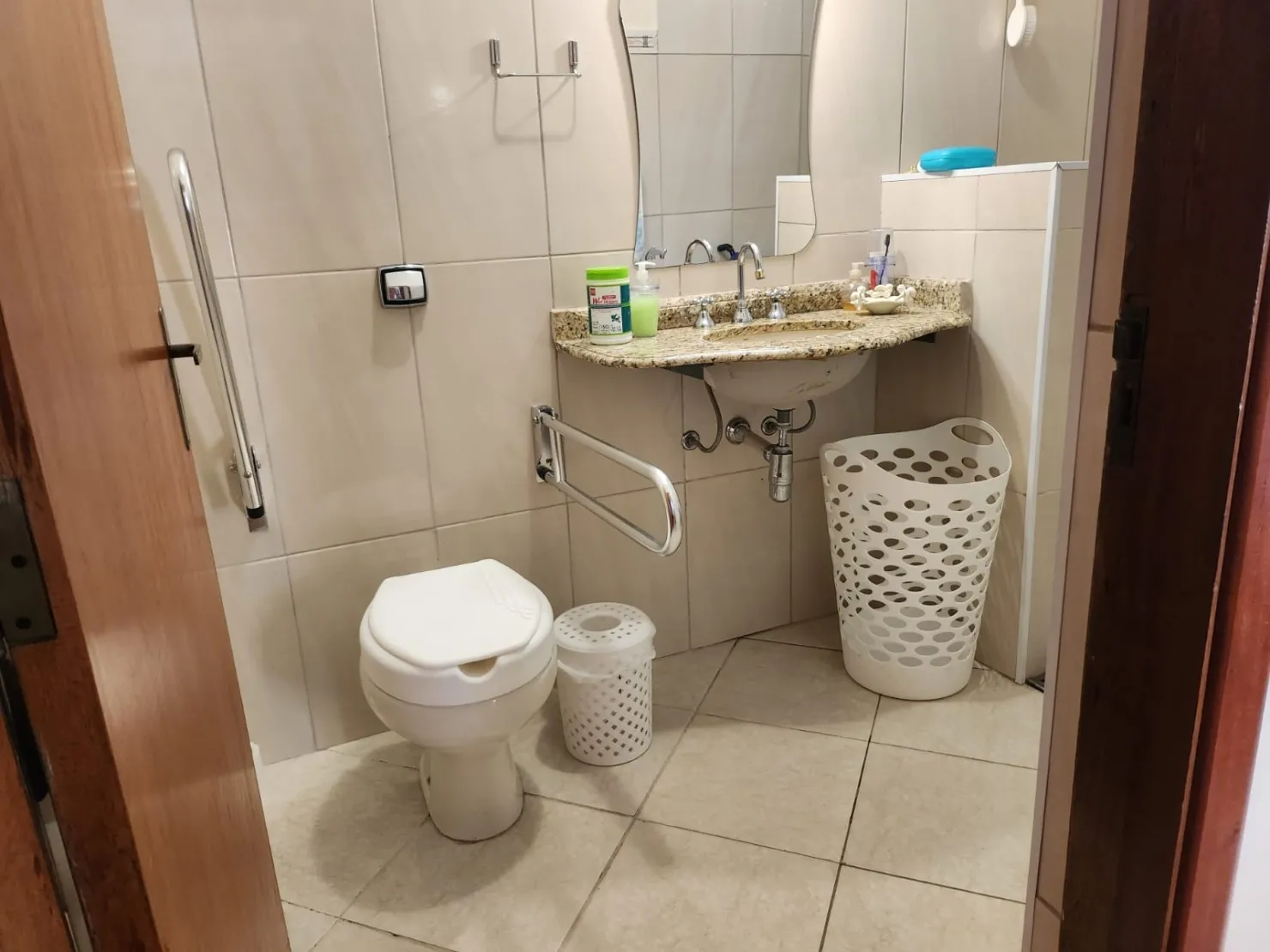 Imagem Casa à venda 4 Quartos, 1 Suite, 1 Vaga, 270M², Santana, Pindamonhangaba - SP