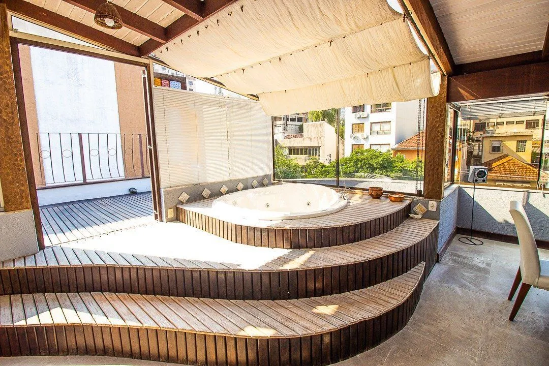 Imagem Cobertura para Venda - 116.36m², 2 dormitórios, sendo 1 suites, 1 vaga - Petrópolis