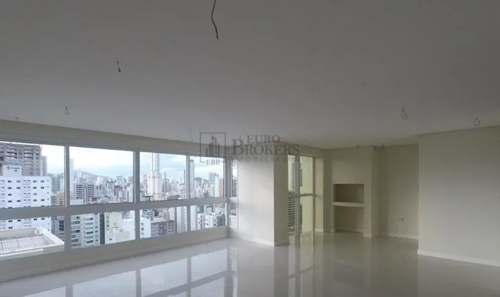 Imagem Excelente apartamento com 4 dormitórios em Balneário Camboriú.
