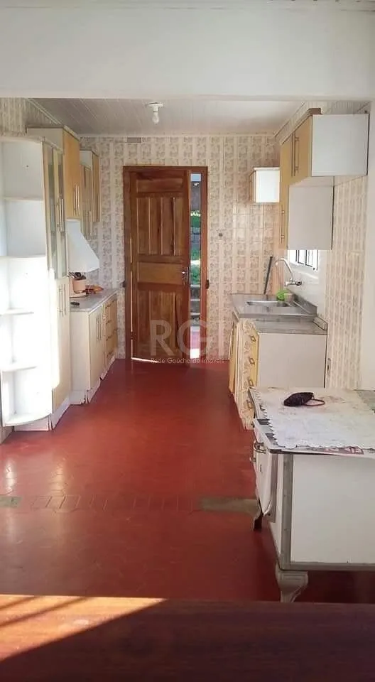 Imagem Casa para Venda - 68m², 2 dormitórios, 1 vaga - Belém Novo