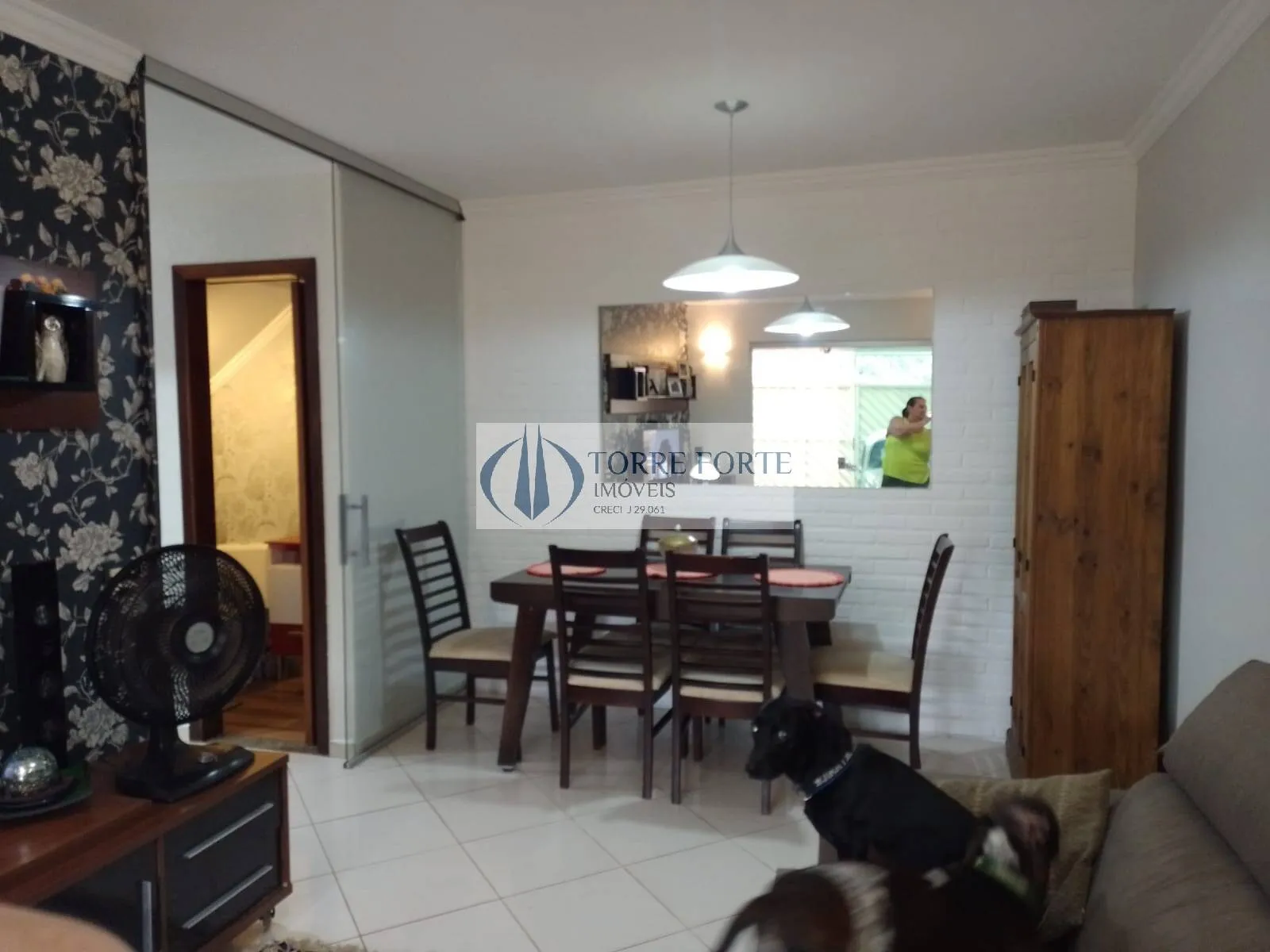 Imagem linda casa 3 dormitórios, com 2 vagas em ótima localização