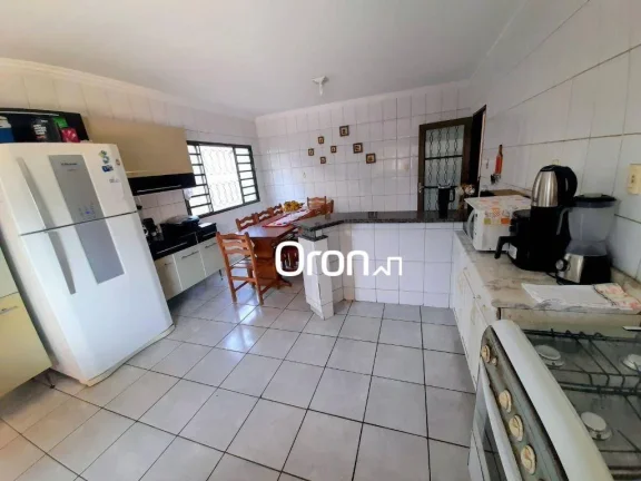 Imagem Sobrado com 4 dormitórios à venda, 420 m² por R$ 1.390.000,00 - Setor Jaó - Goiânia/GO