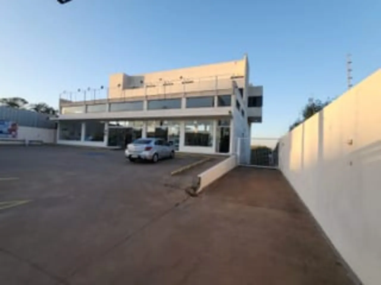 Imagem Galpão Comercial de Alto Padrão na Vila Nova Sorocaba: 5 Salas, 5 Banheiros, 10 Vagas de Garagem, 1.327m². Venda ou Locação!