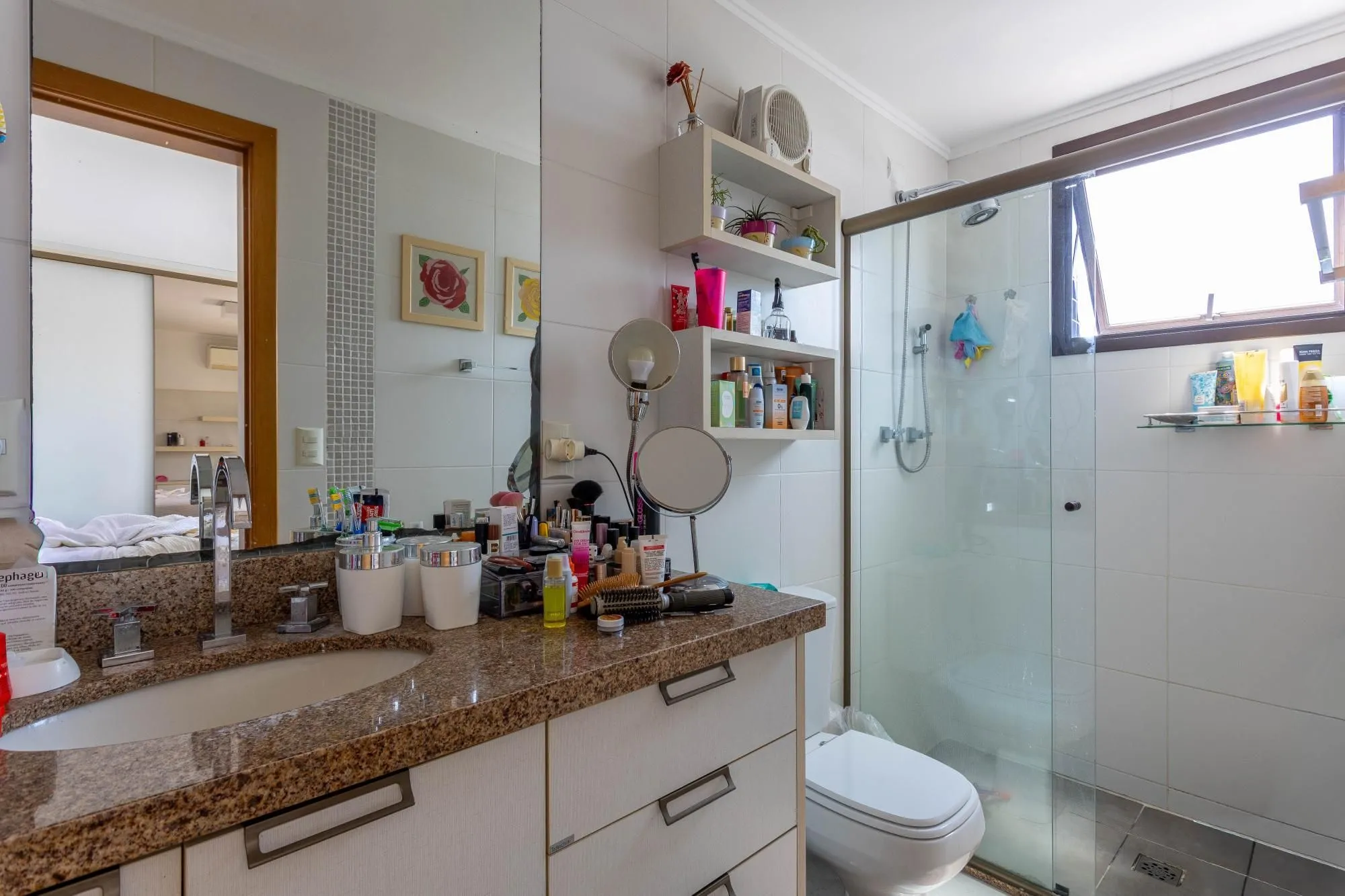 Imagem Apartamento à Venda com 2 Dormitórios (1 Suíte) e 2 Vagas Cobertas - Vila Ipiranga, Porto Alegre/RS