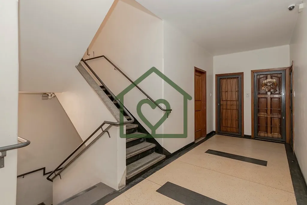 Imagem Descubra o encanto deste apartamento para venda, localizado em uma das regiões mais vibrantes de Po...