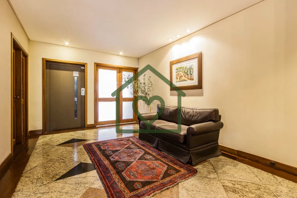 Imagem Amplo apartamento de 244m² com 2 suítes completas, sendo uma master com closet e sacada integrada....