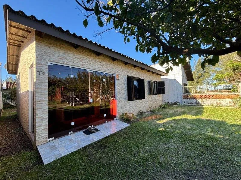 Casa 2 Dormitórios - Bairro Marambaia em Rua Esteio, 75 - Marambaia, Arroio do Sal - RS