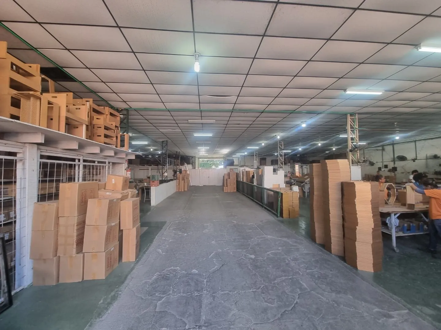 Galpão Comercial de Esquina em Localização Estratégica