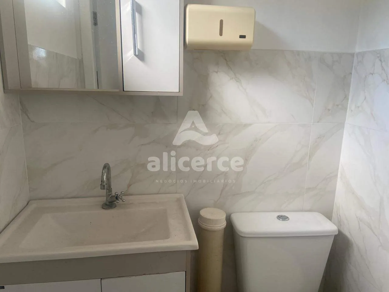 Imagem Excelente oportunidade Casa com terreno com 432 m² e 02 Salas comerciais - Florianópolis!