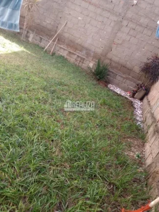 Imagem Casa padrão à venda no Bairro Parque das Aroeiras, Uberaba - 2 dormitórios e suíte!
