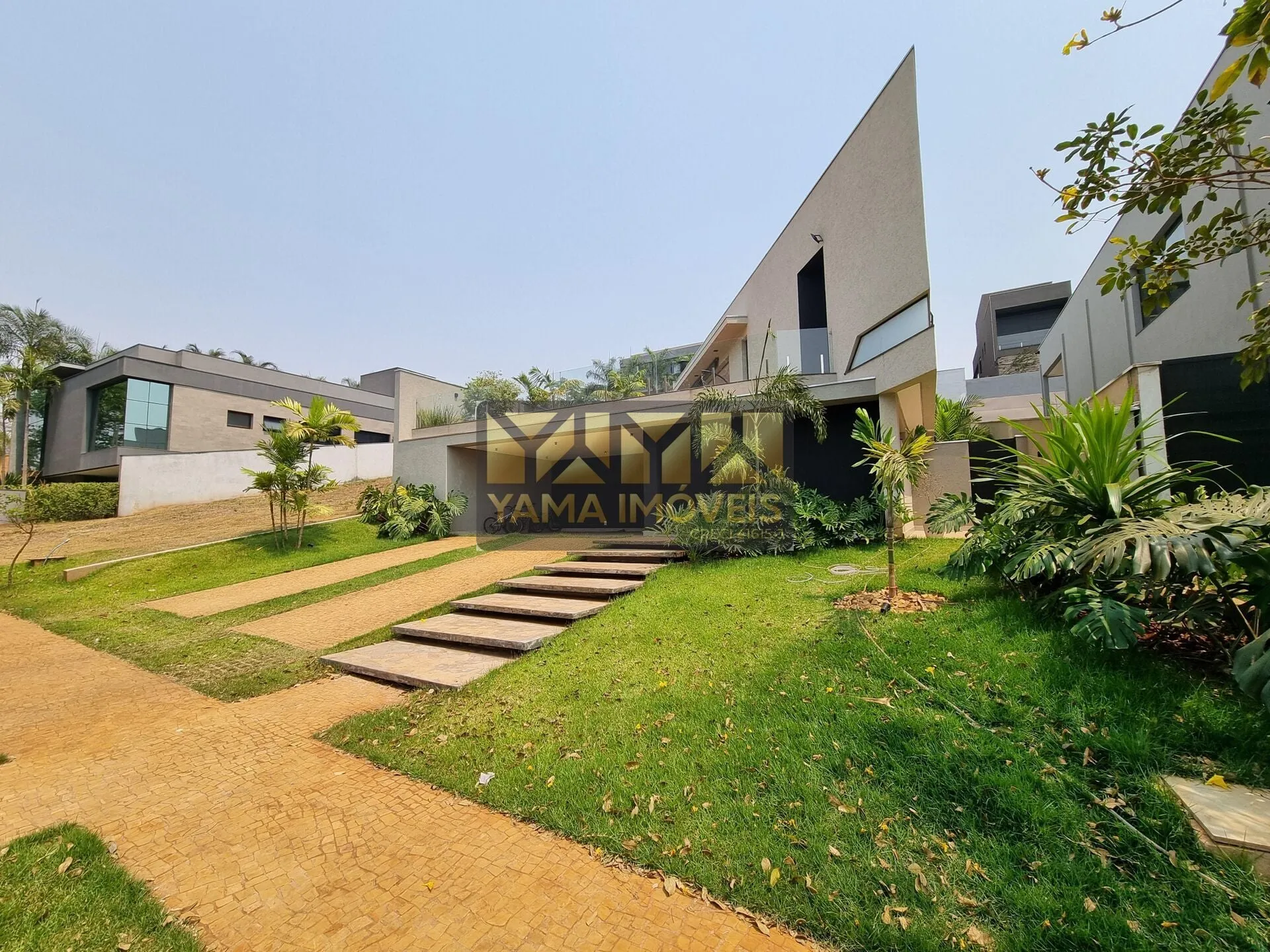Imagem Alphaville 3 - Sobrado de Luxo 254m² | 4 Suítes, Piscina e Energia Solar em Condomínio Alphaville