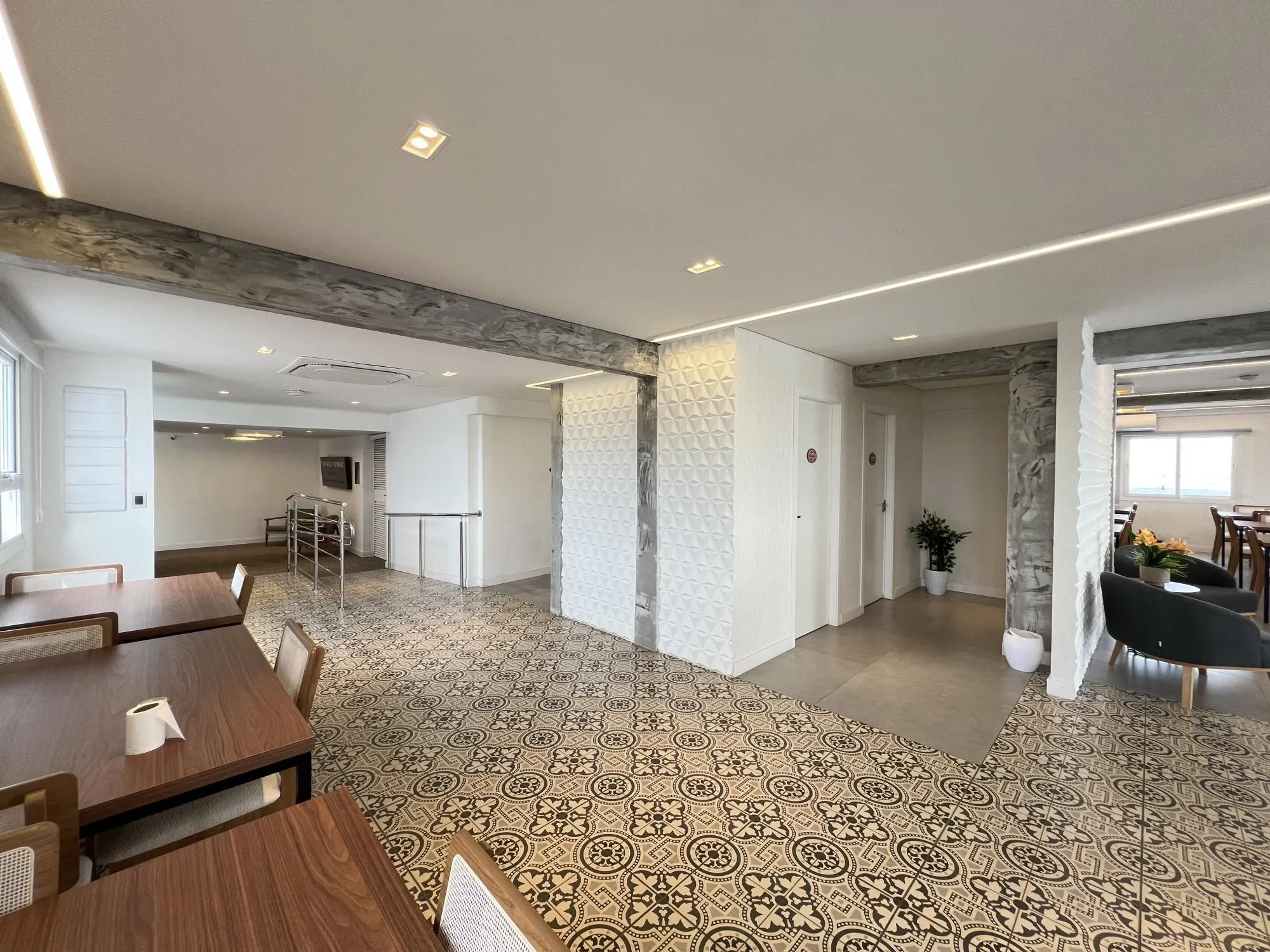 Imagem Sala Comercial Mobiliada 68m² - Centro, Prédio 24h com Rooftop