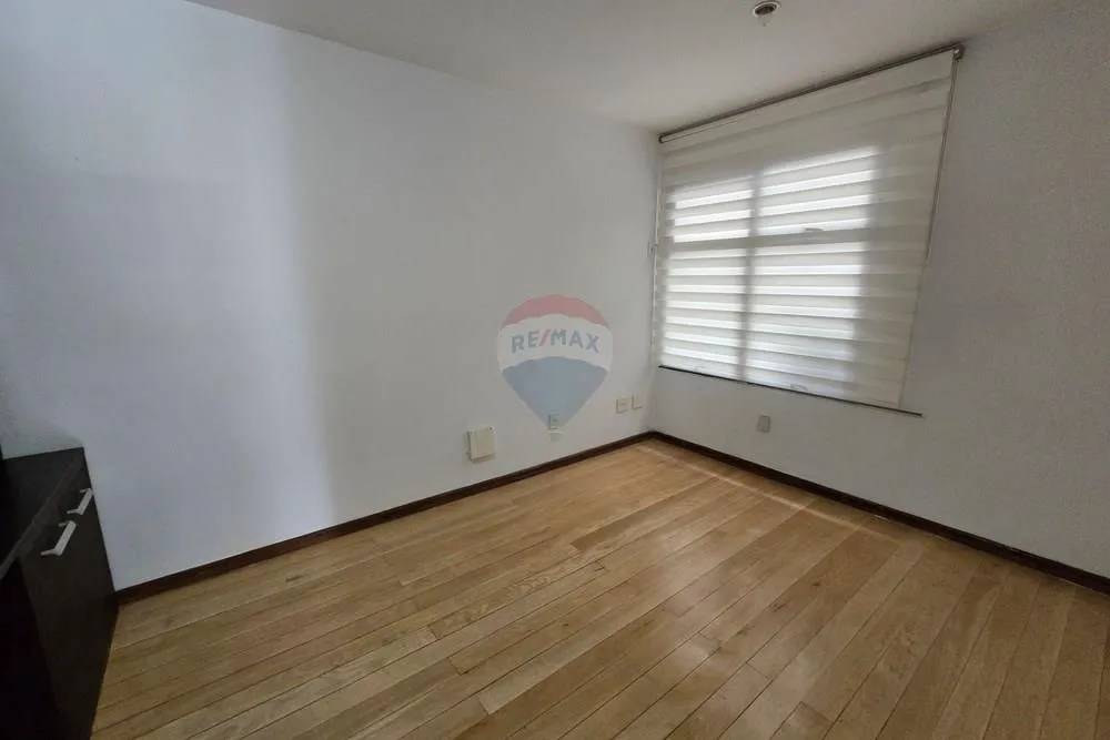 Imagem Frontal mar, lâmina, 3 quartos.