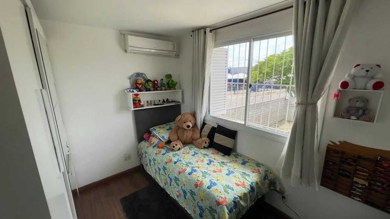 Imagem Casa com 3 dormitórios no bairro Humaitá