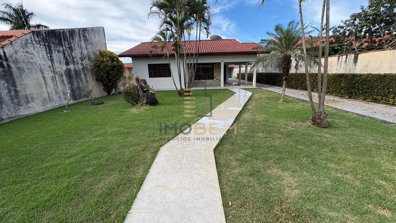 Imagem Um verdadeiro oásis no coração da cidade.

Imagine morar em uma casa espaçosa, cercada por área...