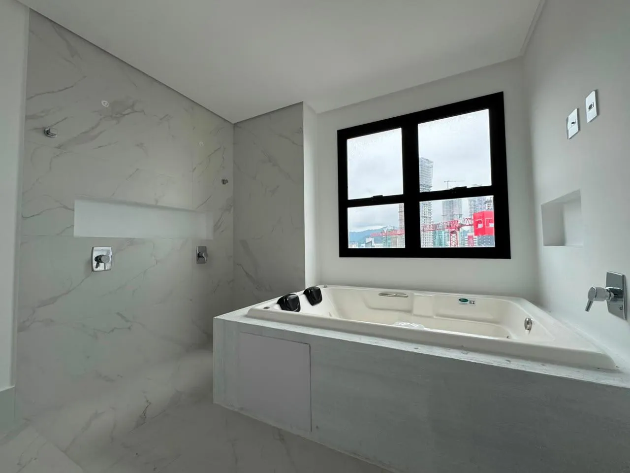 Imagem Apartamento com vista para o mar à venda com 208m2 por R$ 5.000.000,00