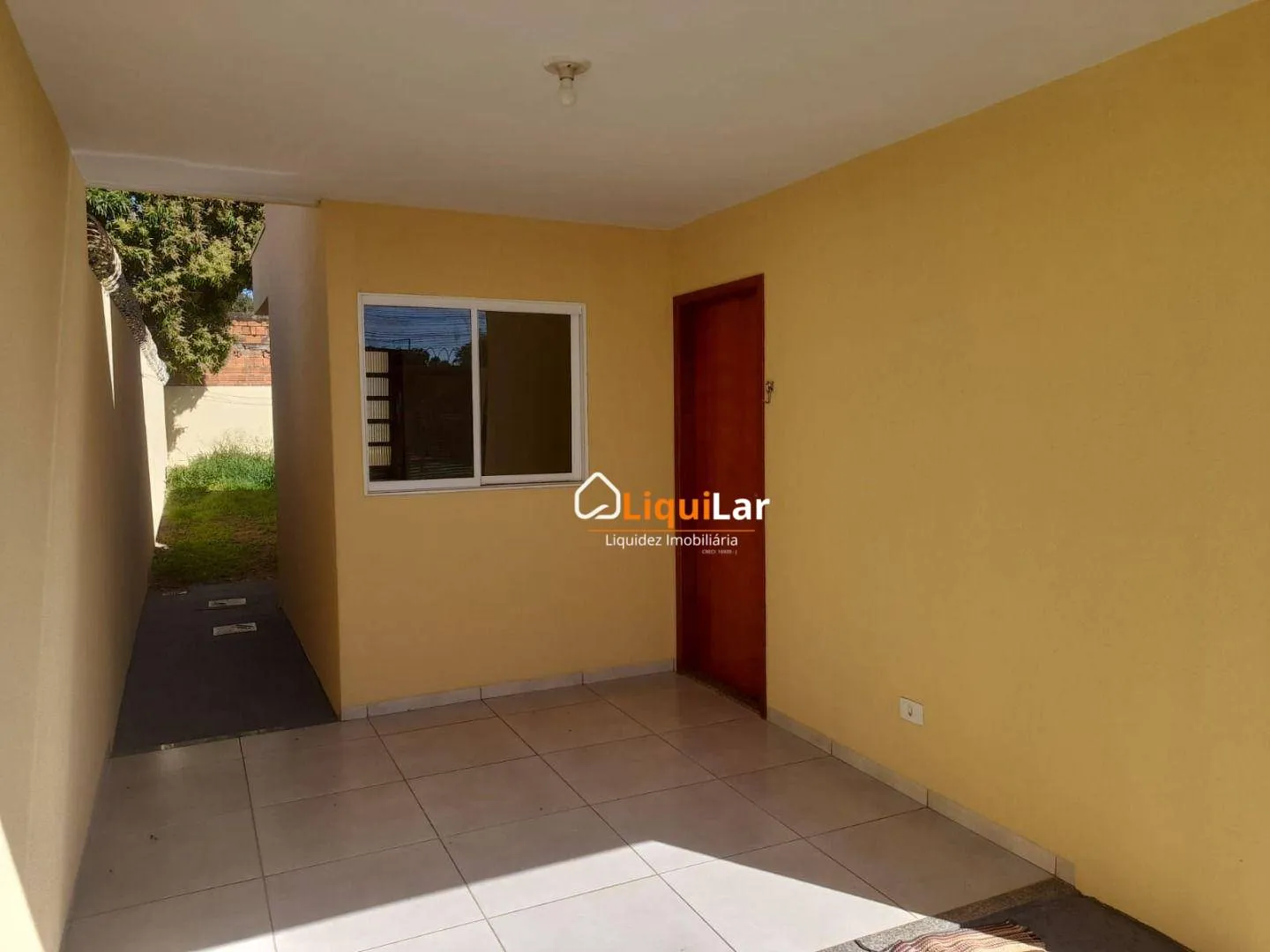 Imagem Casa Usada à Venda no Asfalto com 2 Quartos, Varanda, Amplo Quintal e Possibilidade de Minha Casa Minha Vida