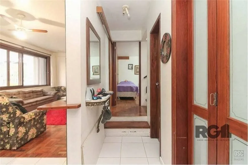Imagem Casa de 285m² - 4 dormitórios, 4 vagas no bairro Bom Jesus