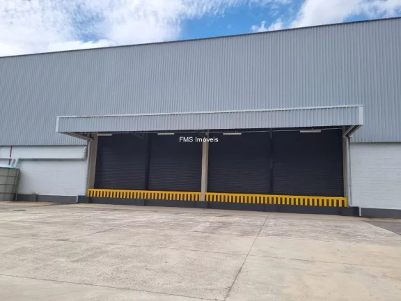 Imagem Galpão Comercial para Locação em Atibaia-SP, Bairro Pinheirinho: 2 Banheiros, 25 Vagas, 8.538,69m² de Área. Venha Conferir!