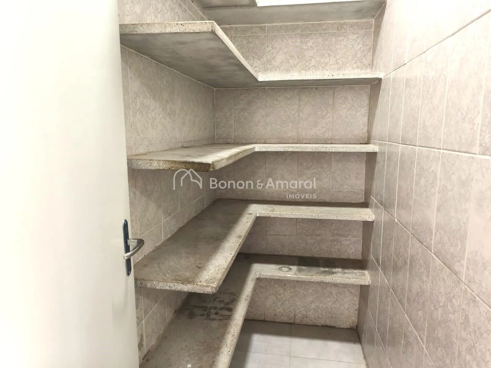 Imagem Casa Ampla com Duas Moradias Independentes, 4 Quartos, 6 Vagas e Quintal Espaçoso