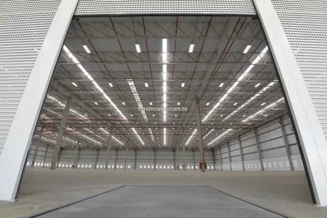Imagem Galpão Comercial para Locação em Sorocaba-SP, Bairro Cajuru do Sul - 2 Banheiros, 8 Vagas de Garagem, 2.731,68 m² de Área.