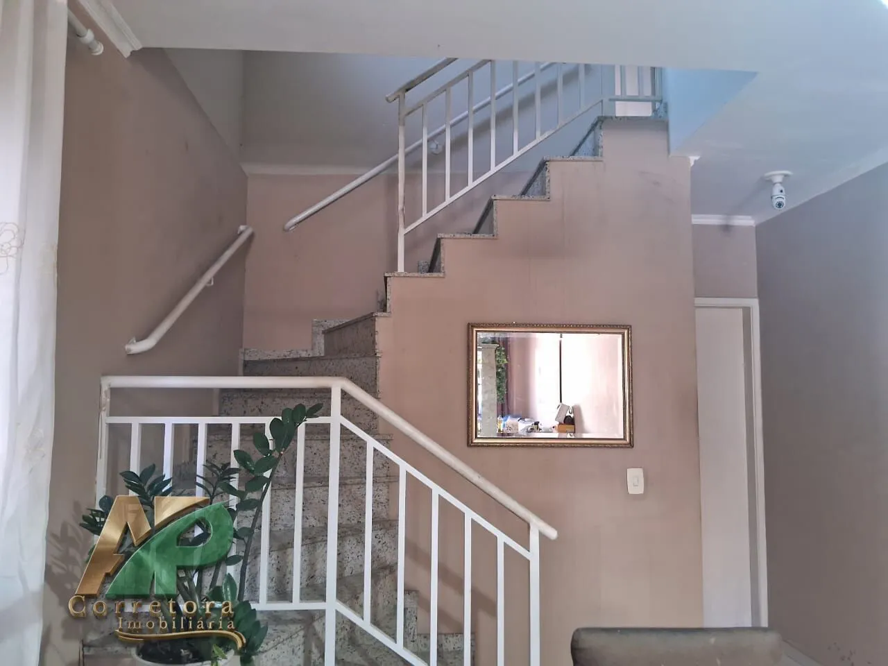 Imagem Sobrado à Venda em Taboão da Serra | 2 Dormitórios (1 Suíte) R$ 800 mil