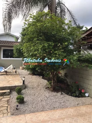Imagem Casa com Ótima Localização em Condomínio Fechado