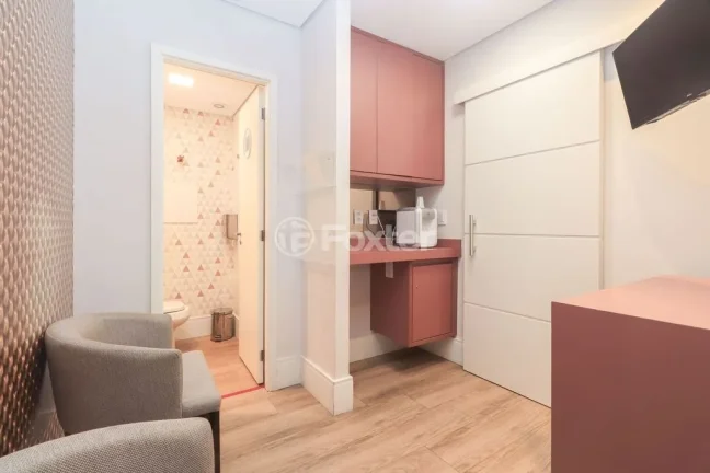 Imagem Conjunto Comercial 42M², 2 Salas, 2 Banheiros, 1 Vaga, Sacada, Copa, Armários Cozinha, Banheiros, Área de Serviço, Split.