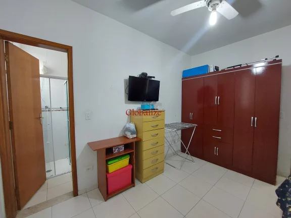 Imagem Casa com 6 Quartos e 5 banheiros à Venda, 212 m² por R$ 1.500.000