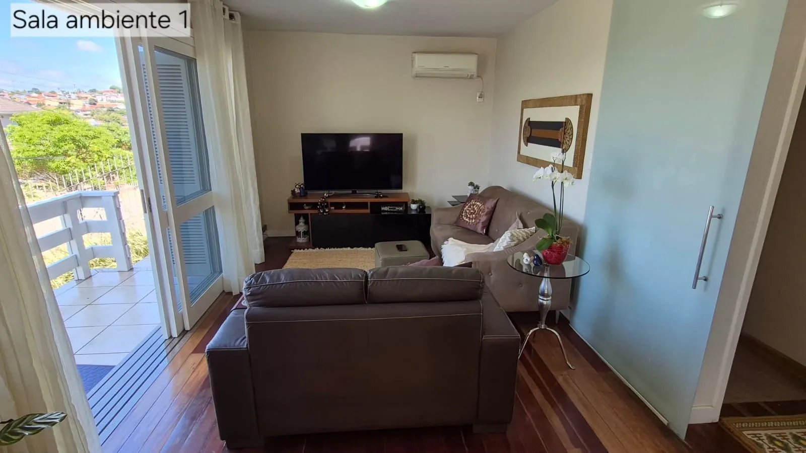 Imagem Excelente casa de 4 dormitórios, 1 suíte e 2 vagas em Novo Hamburgo.