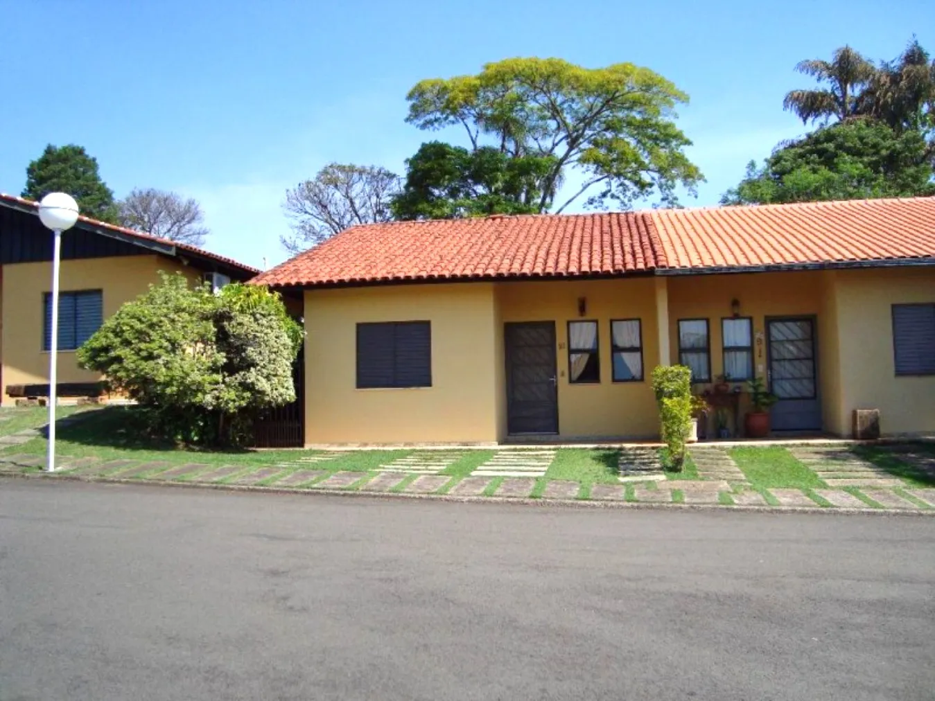 Foto do imóvel Casa em condomínio à venda em Valinhos-SP, Condomínio Blumen Hof, 3 quartos, 1 suíte, 1 sala, 2 banheiros, 2 vagas, 95m²
