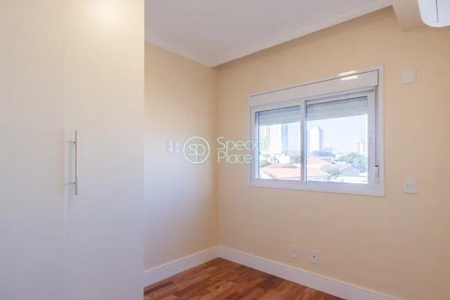 Imagem Apartamento com reforma impecável e com uma bela vista para o Campo de Marte!!! São 94m² de área...