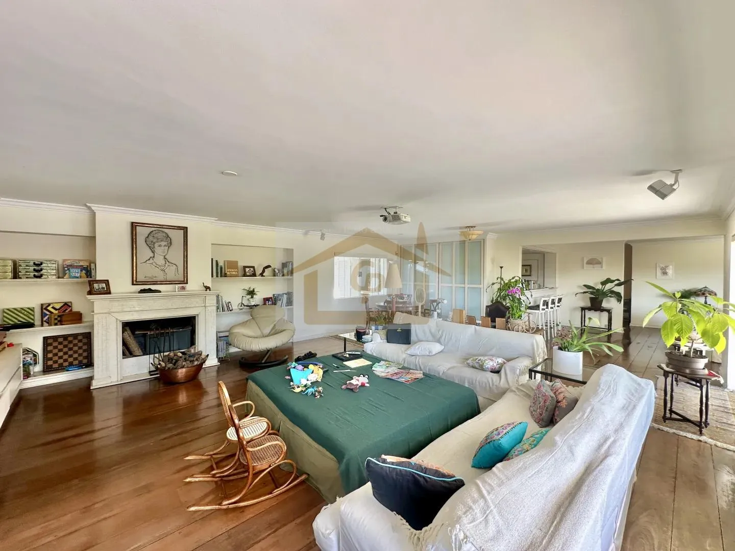 Imagem Rústica, avarandada, Mista alvenaria e madeira de lei, 3 dorms/1ste, gourmet, lareira!