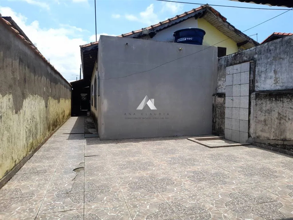 Imagem Casa na praia de Mongaguá bairro de moradores fixos, otima localização.