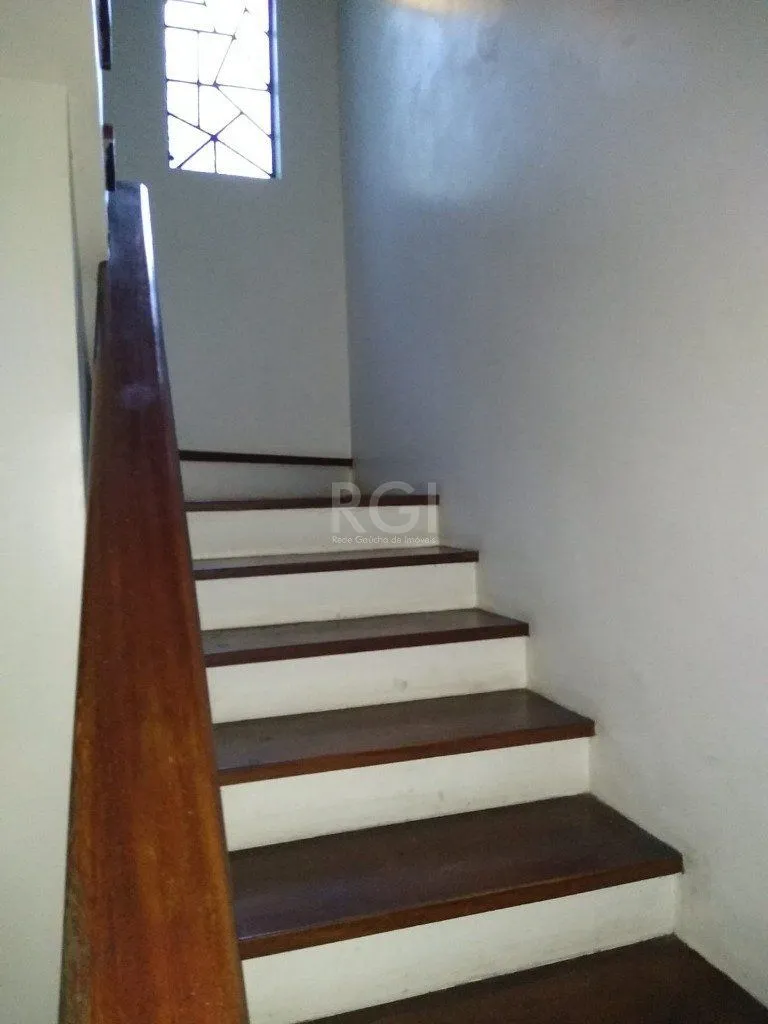 Imagem Casa para Venda - 265m², 5 dormitórios, sendo 2 suites, Floresta