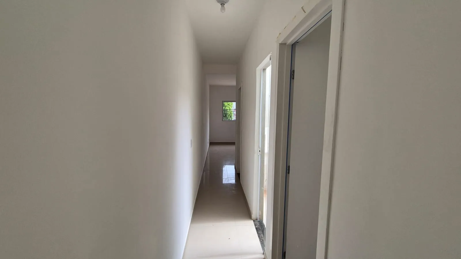 Imagem Oportunidade Próximo à Av. Itavuvu | Casa a venda | 2 Quartos | Quintal | Ótimo Acabamento | 50 m² | Jardim Santa Madre Paulina