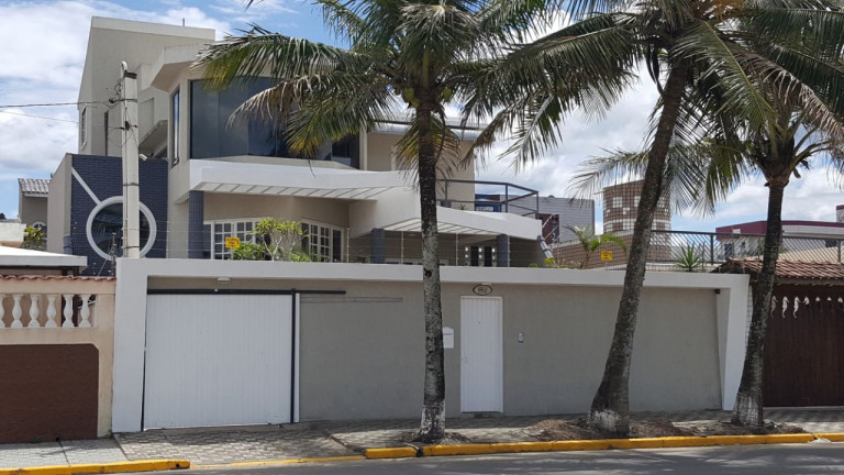 Sobrado com 4 Quartos à Venda, 417 m² em Centro - Mongaguá