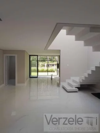 Imagem Casa / Sobrado para Venda em Camboriú / SC no bairro São Francisco de Assis