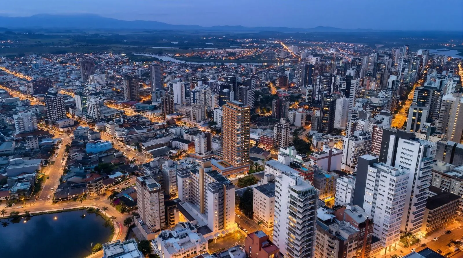 Imagem Apartamento à venda em Torres, Centro, com 2 quartos, 98.5m2