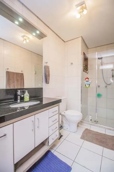 Imagem Casa com 3 Dormitórios, Sendo 1 com Closet, Sótão e Pátio em Condomínio