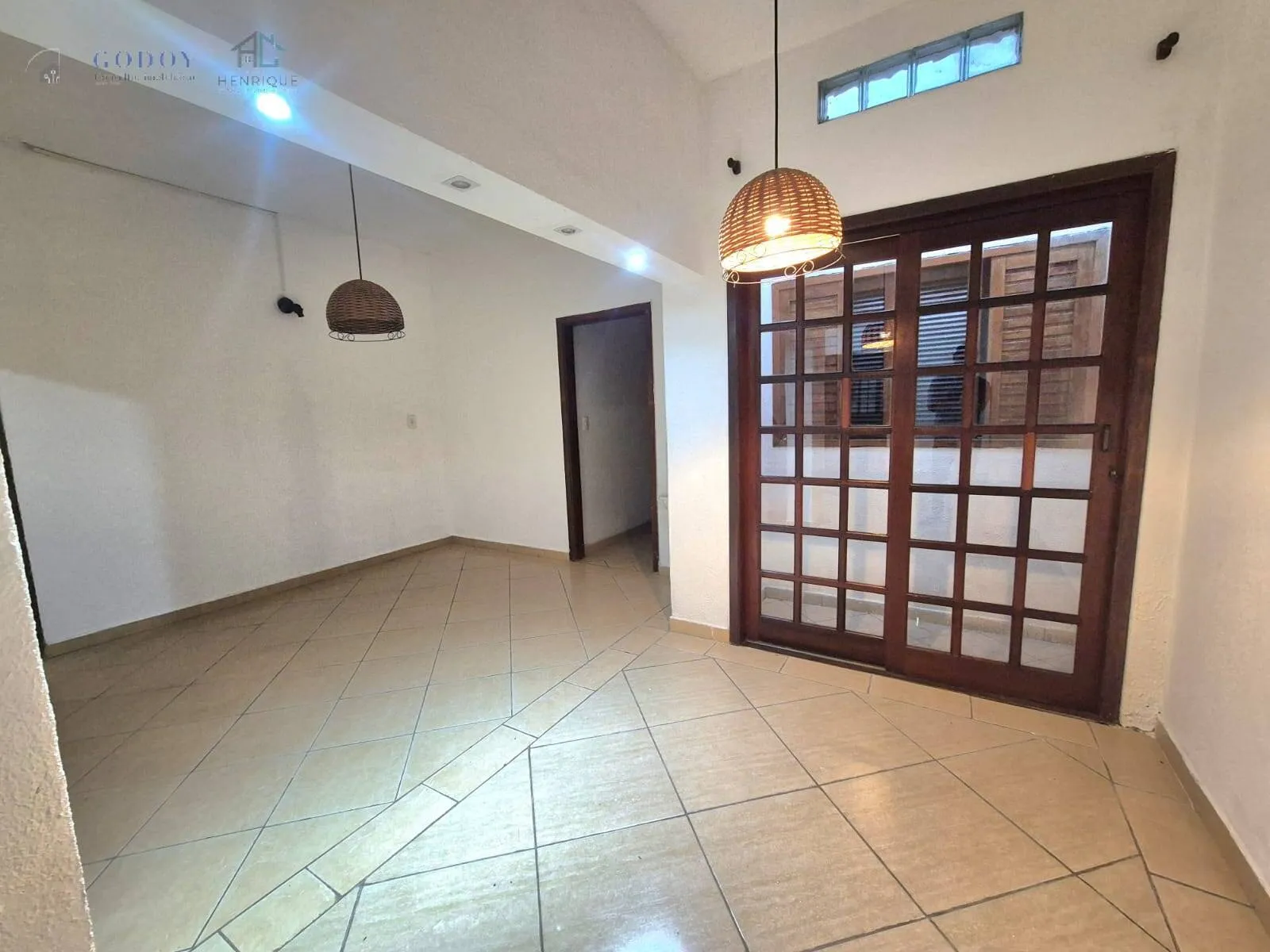 Imagem Casa Versátil para Negócios no São Benedito, Pindamonhangaba - SP